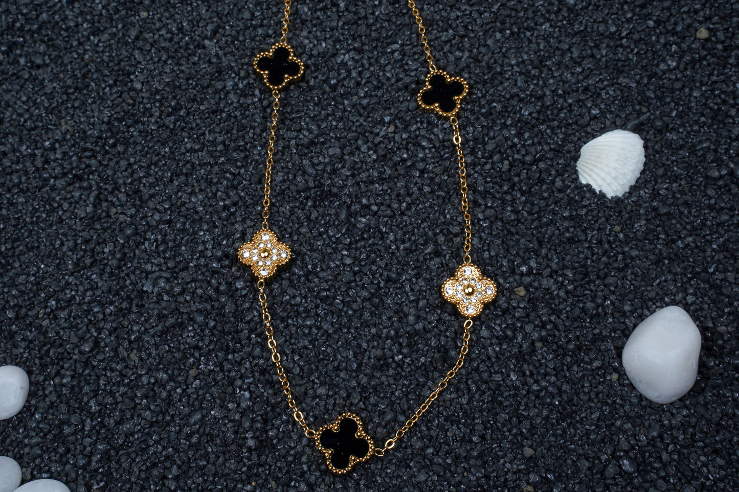 Black grace clover leaf necklace
