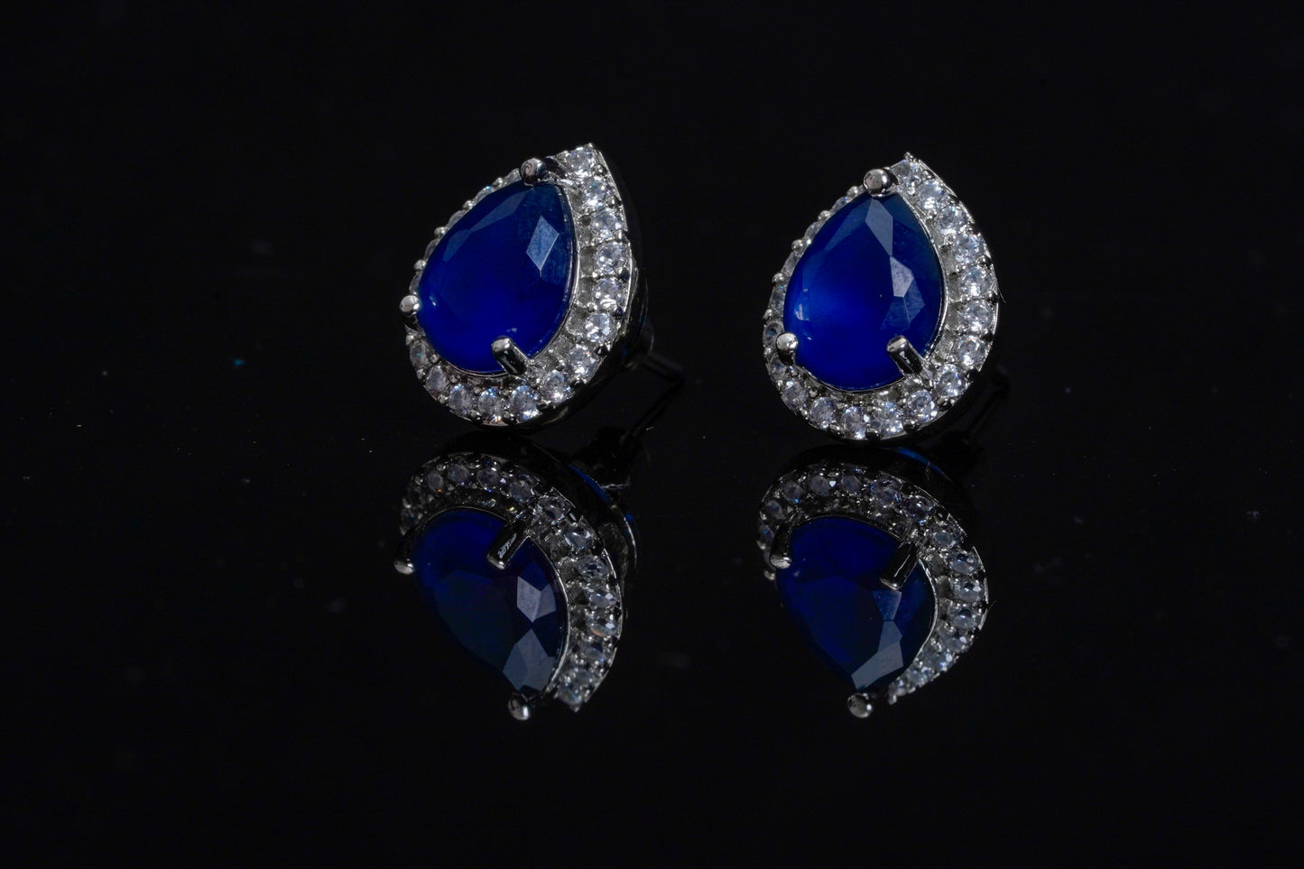 Blue Aurelia ear studs in silver finish