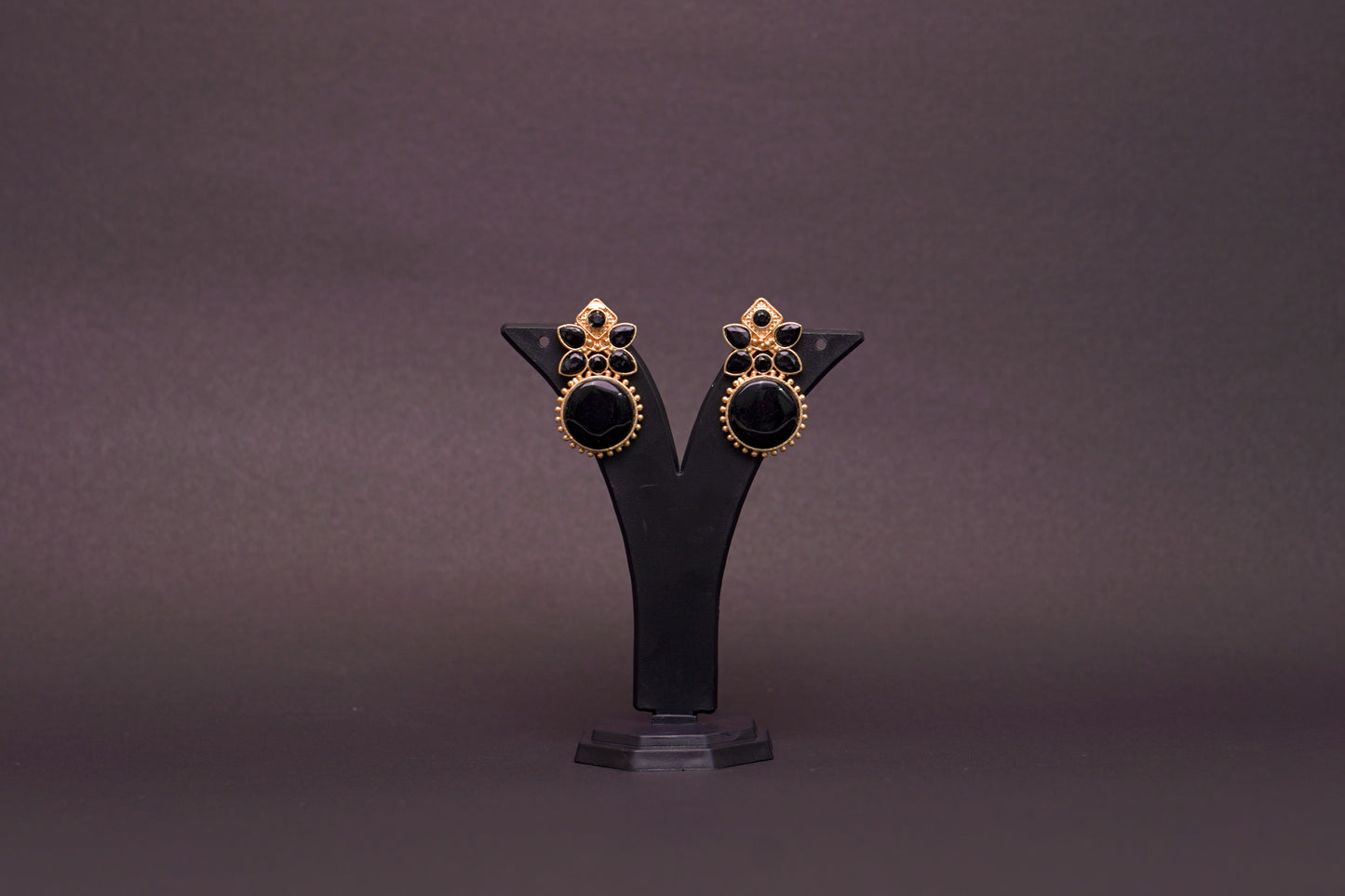 Beautiful black and gold round earrings