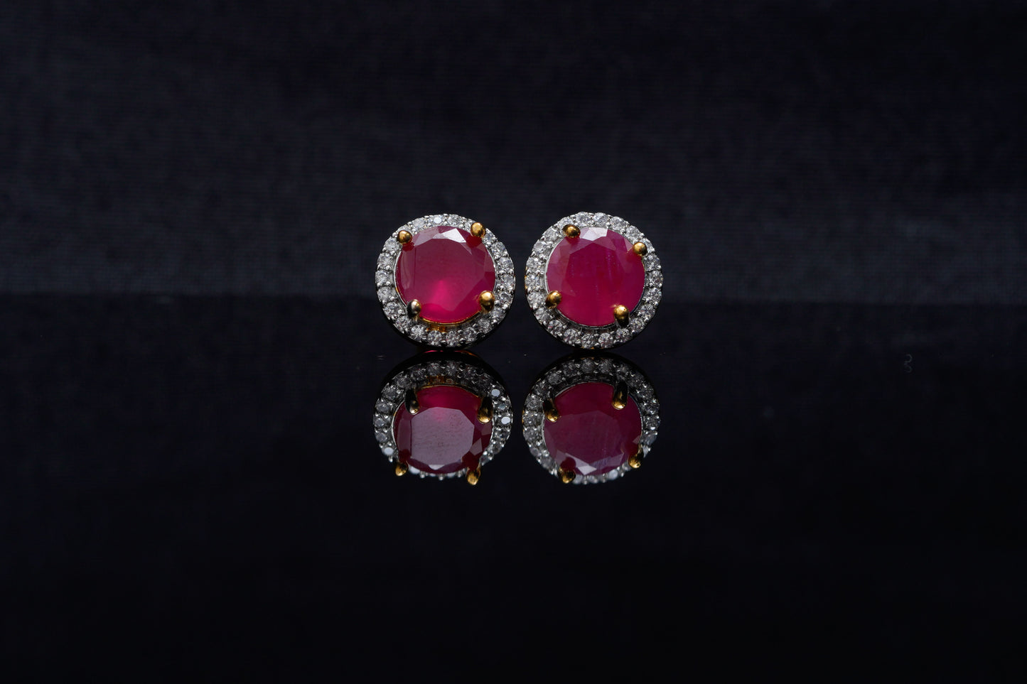 Kaia ear studs in red