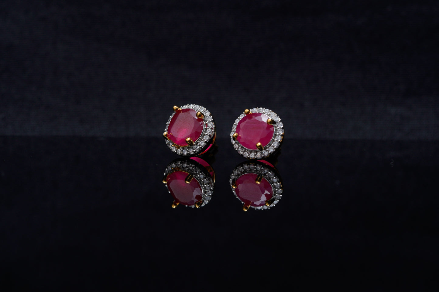 Kaia ear studs in red