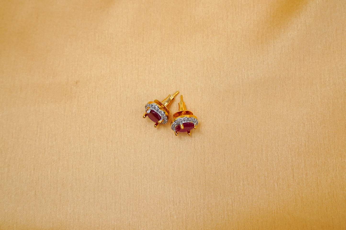 Kaia ear studs in red