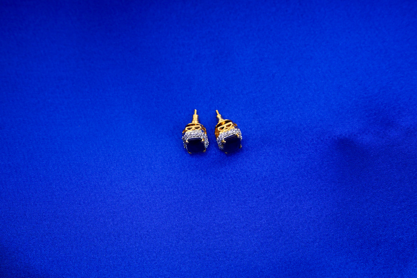 Luvia ear studs in blue