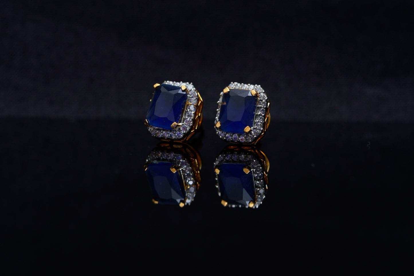 Luvia ear studs in blue