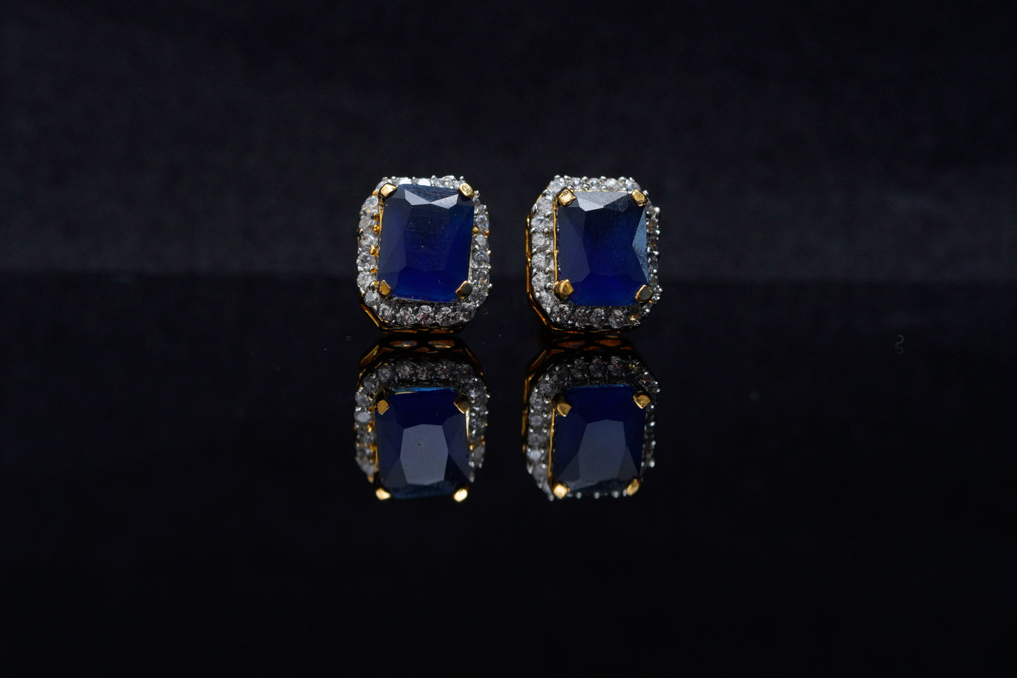 Luvia ear studs in blue