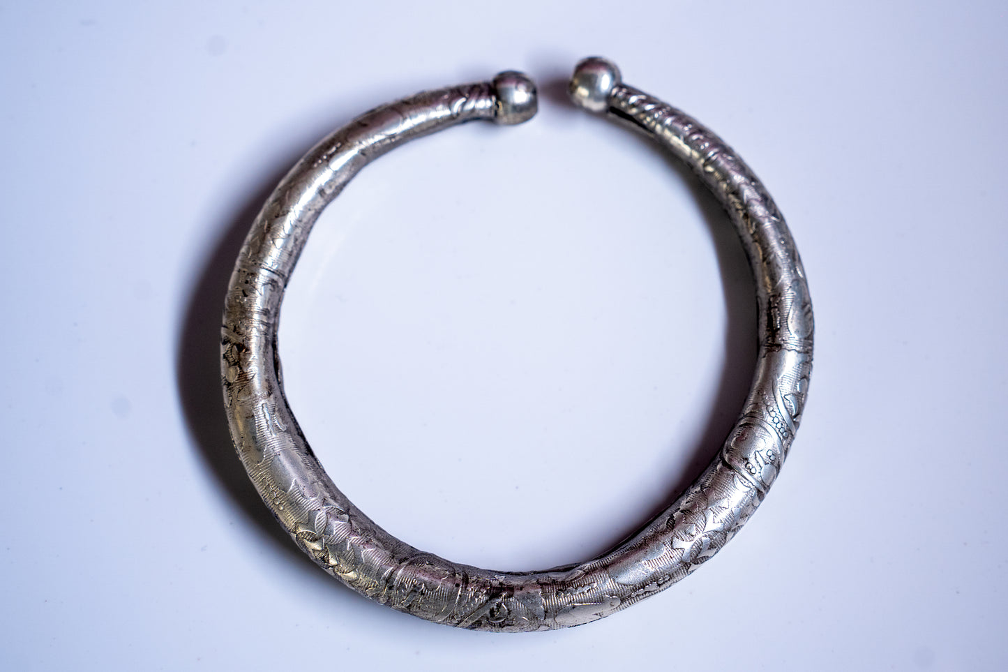 Open clasp kada in silver finish with flower and duck motifs