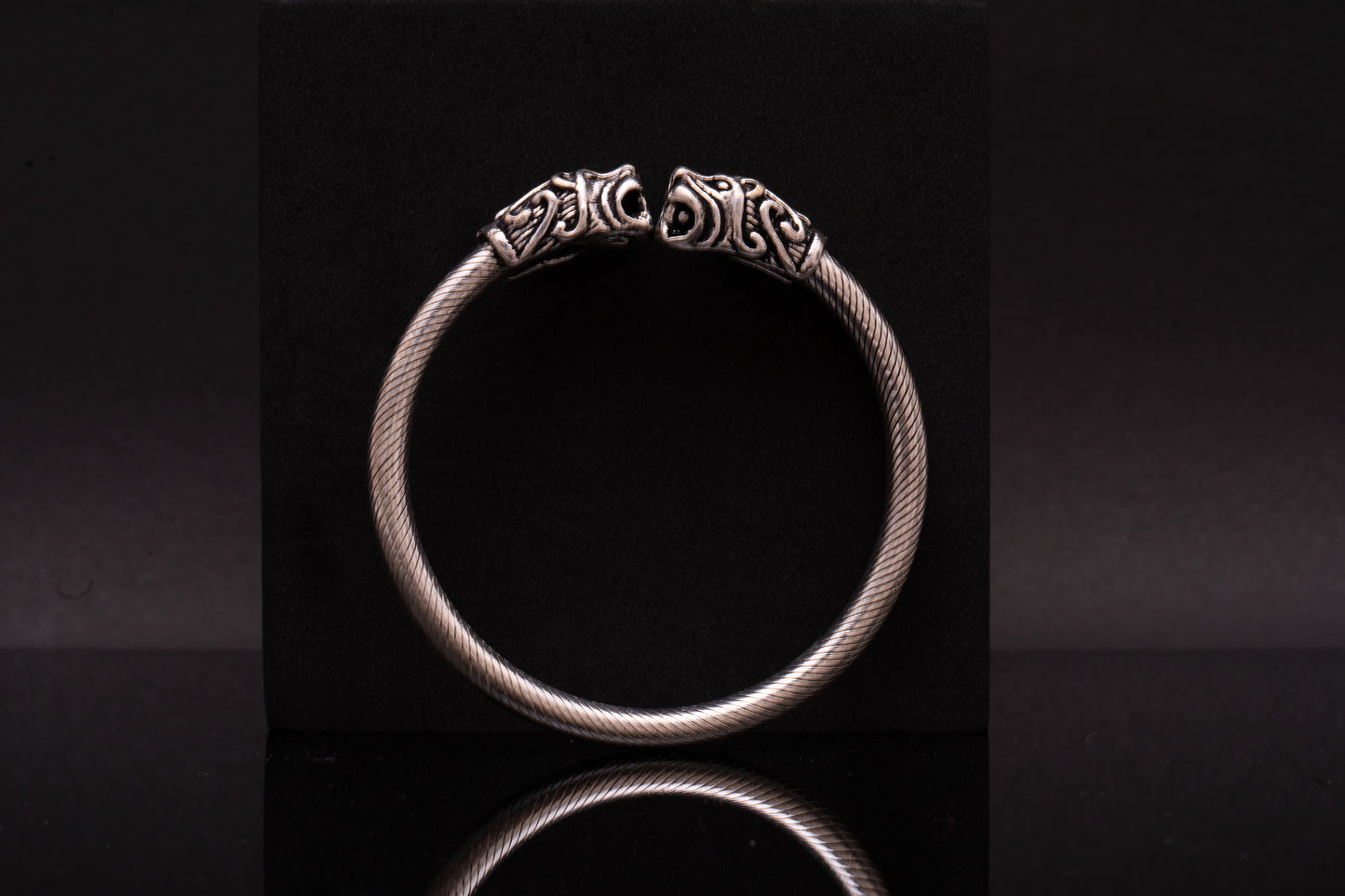 Open clasp kada with lion face in silver finish