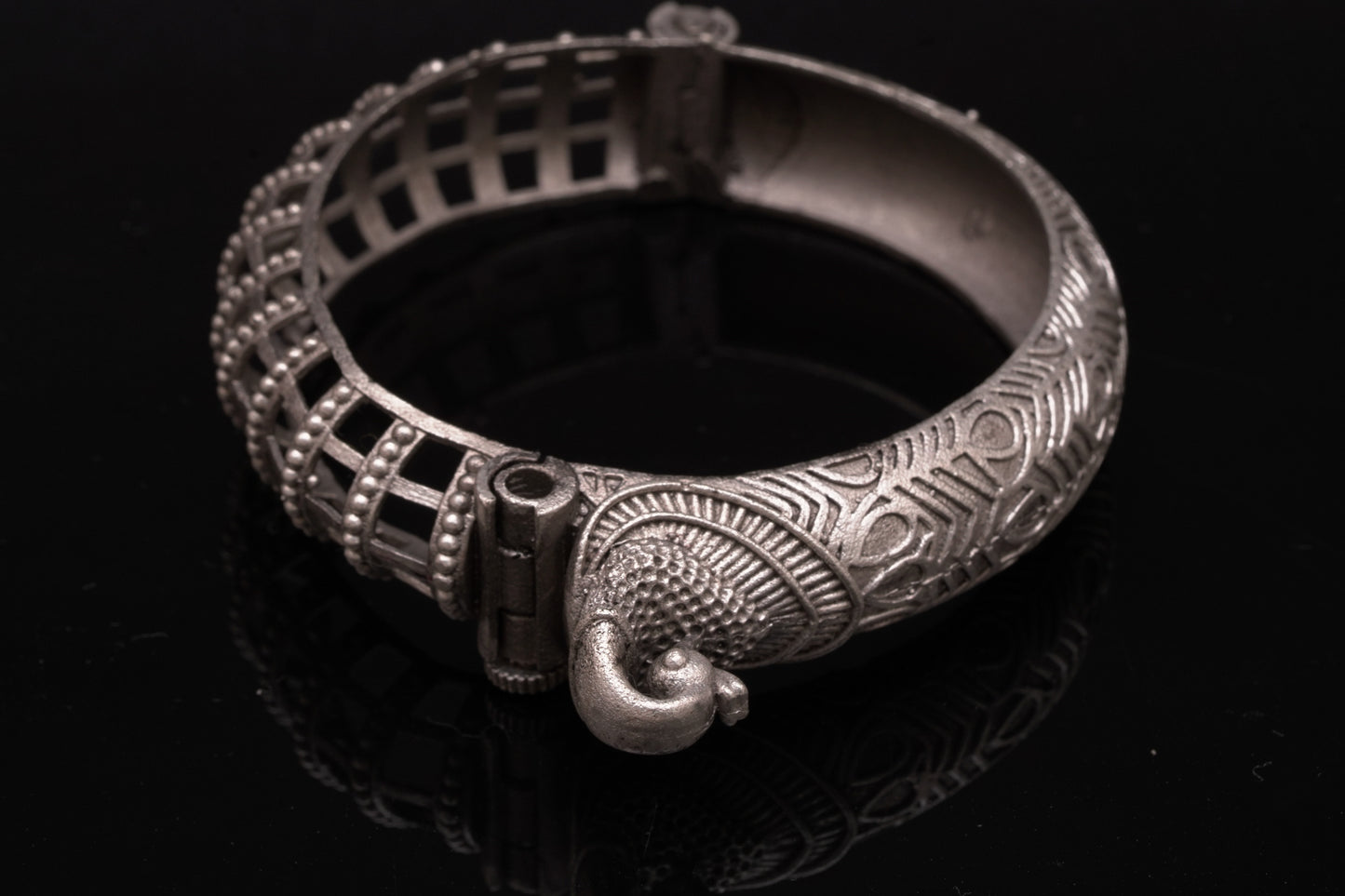 Peacock bracelet with dual design pattern