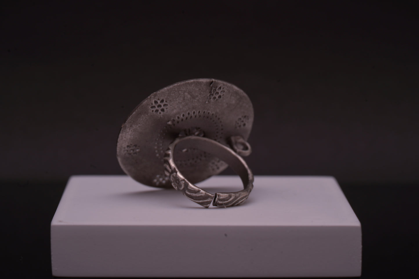 Silver finish adjustable ring with filigree work