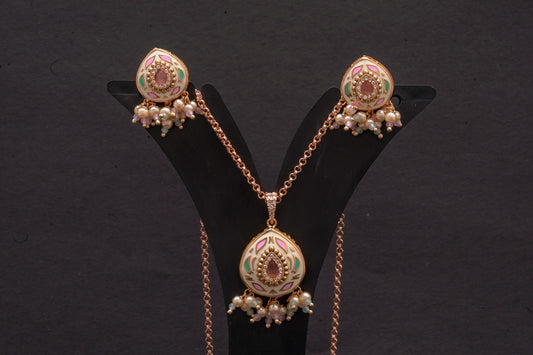 An elegant pendant set with enamel work in beautiful colours