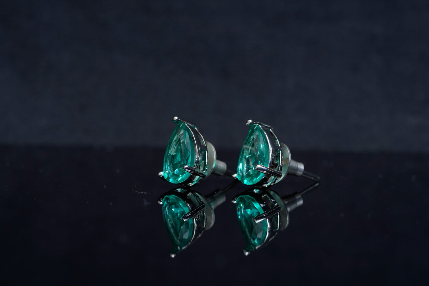 Anabelle teardrop ear studs