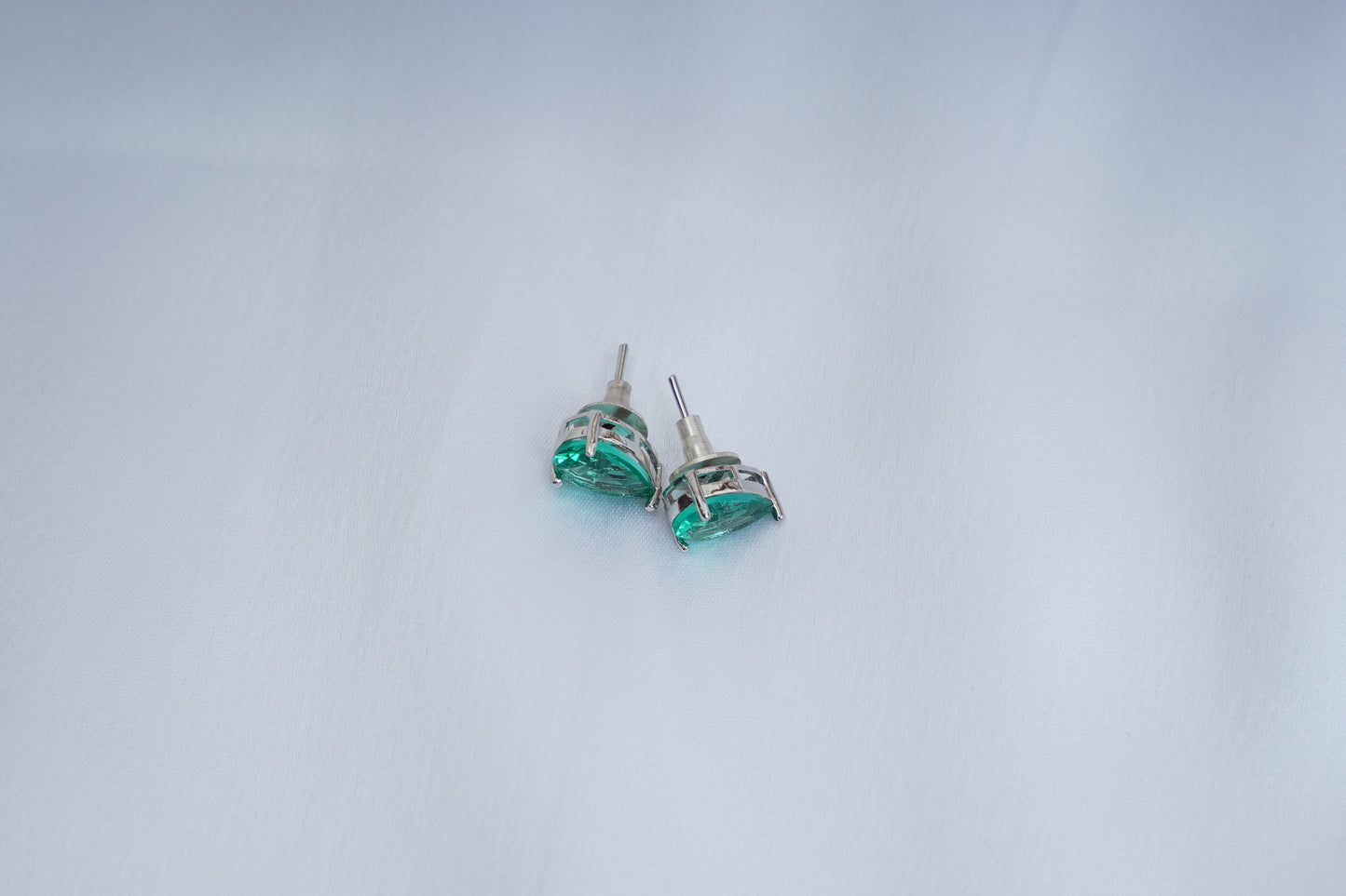 Anabelle teardrop ear studs