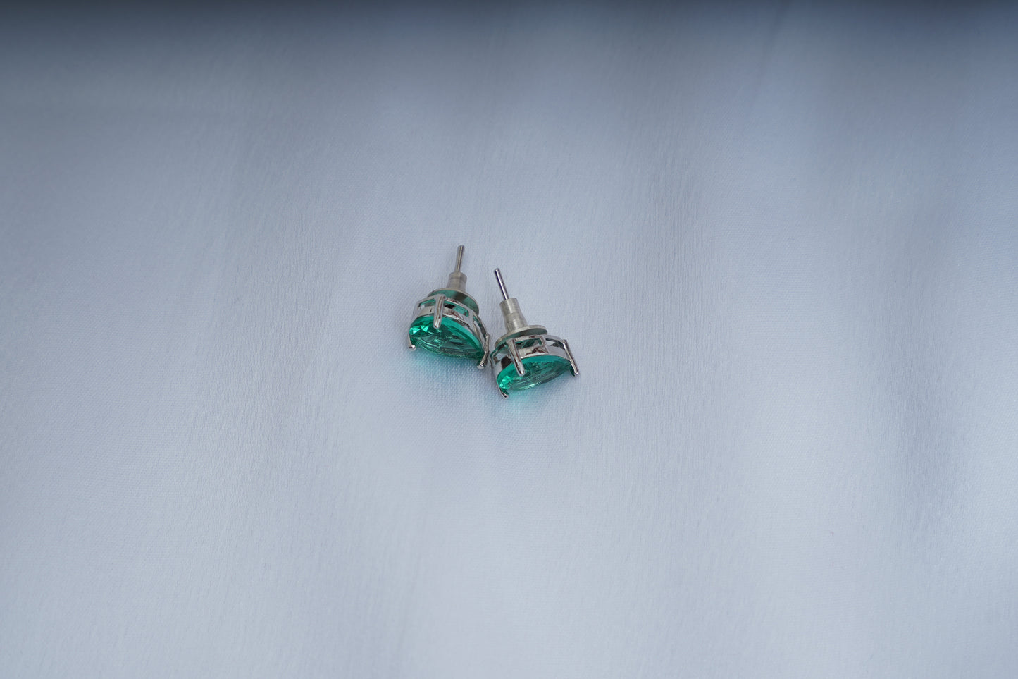 Anabelle teardrop ear studs