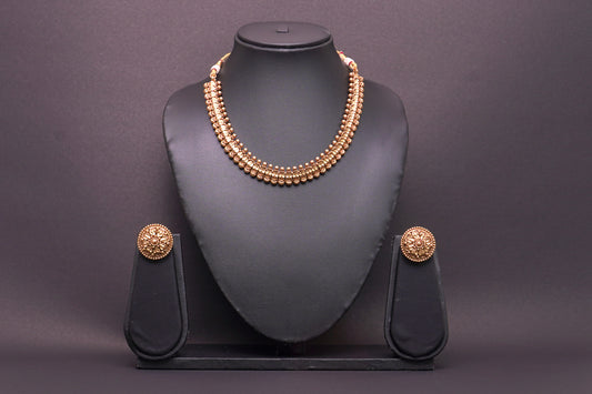 Antique gold finish necklace with earrings in an intricate design