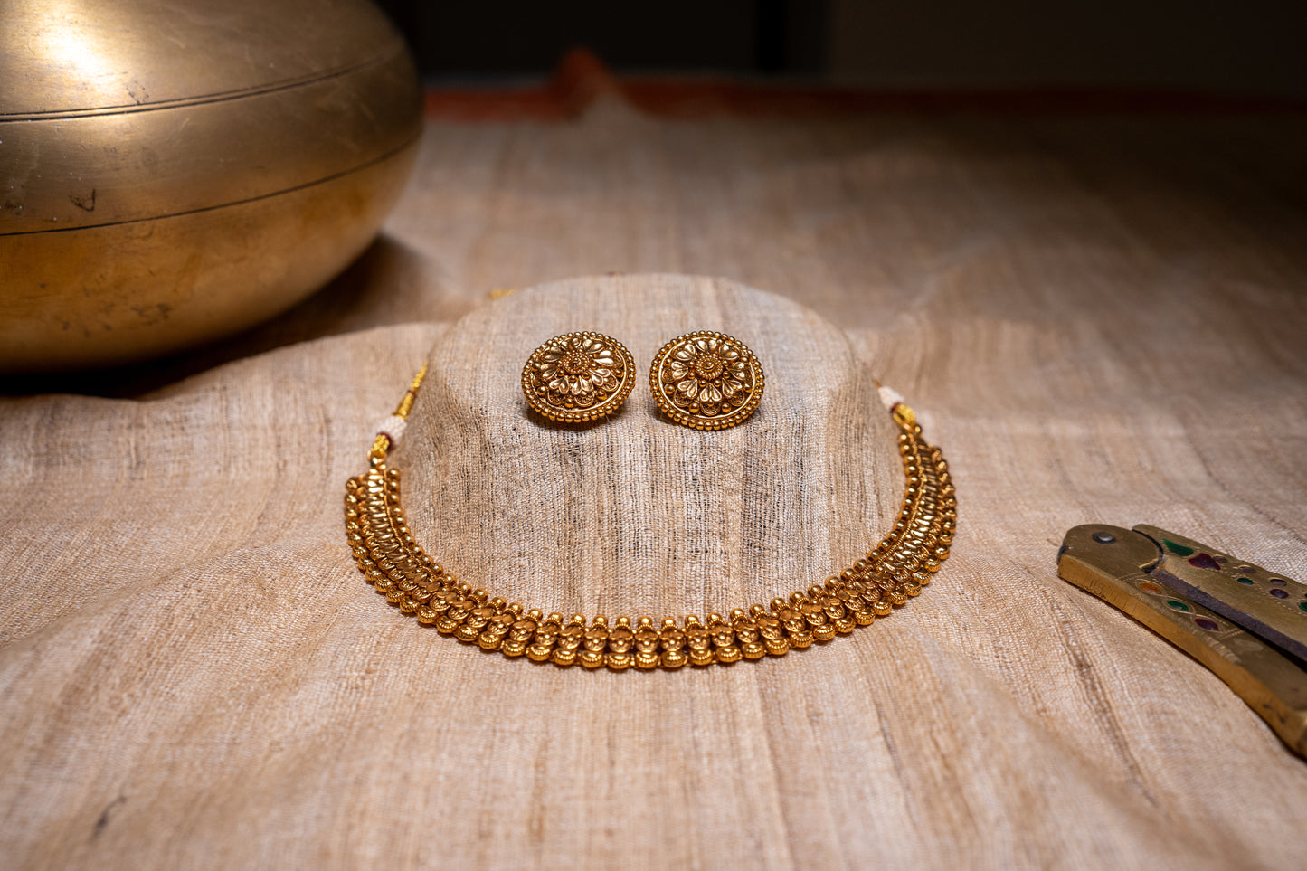 Antique gold finish necklace with earrings in an intricate design