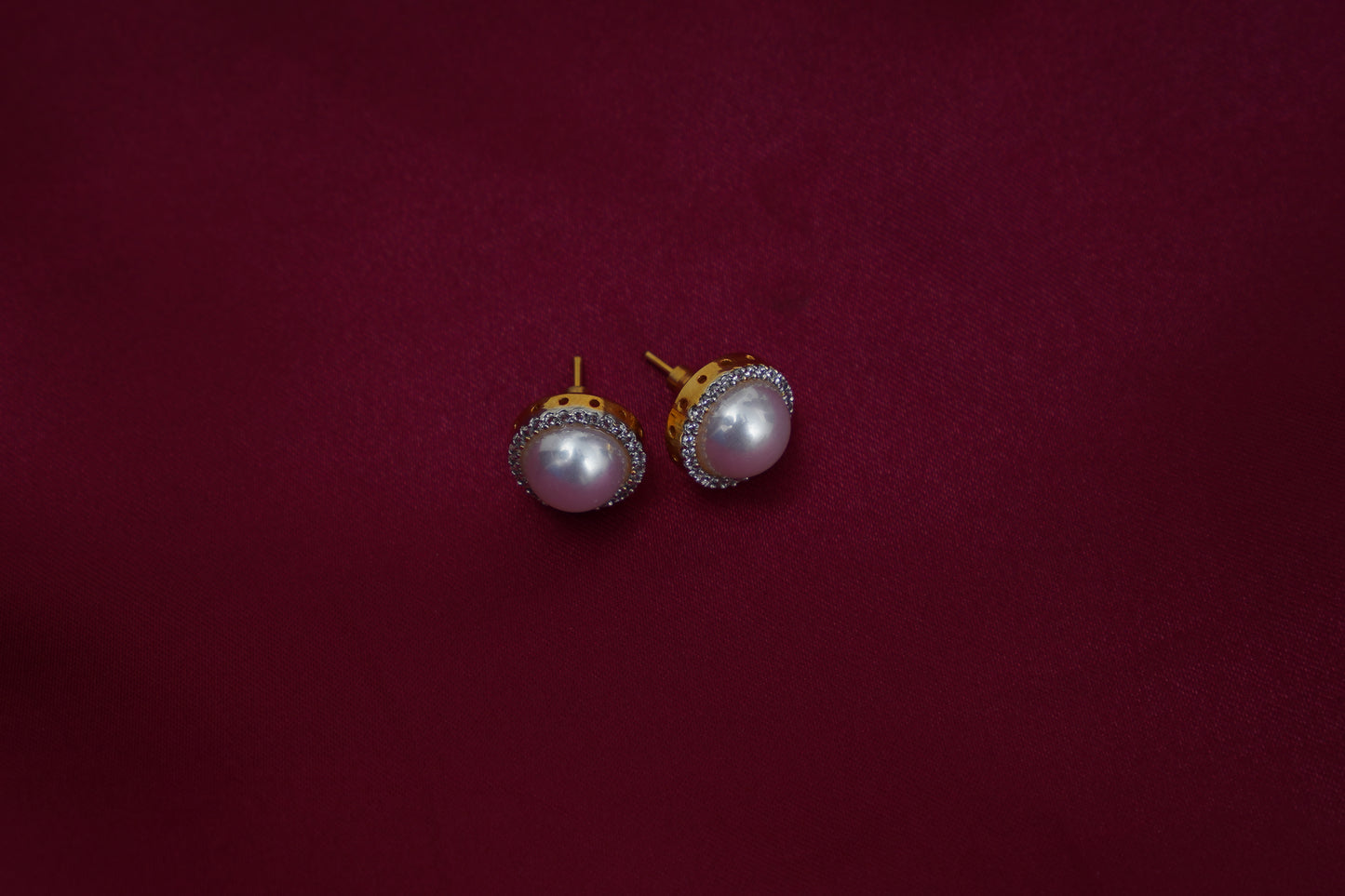 Aura Pearl Ear Studs