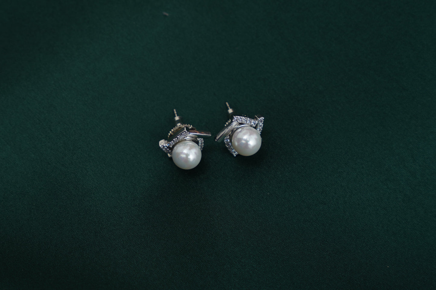 Cosmos pearl AD ear studs