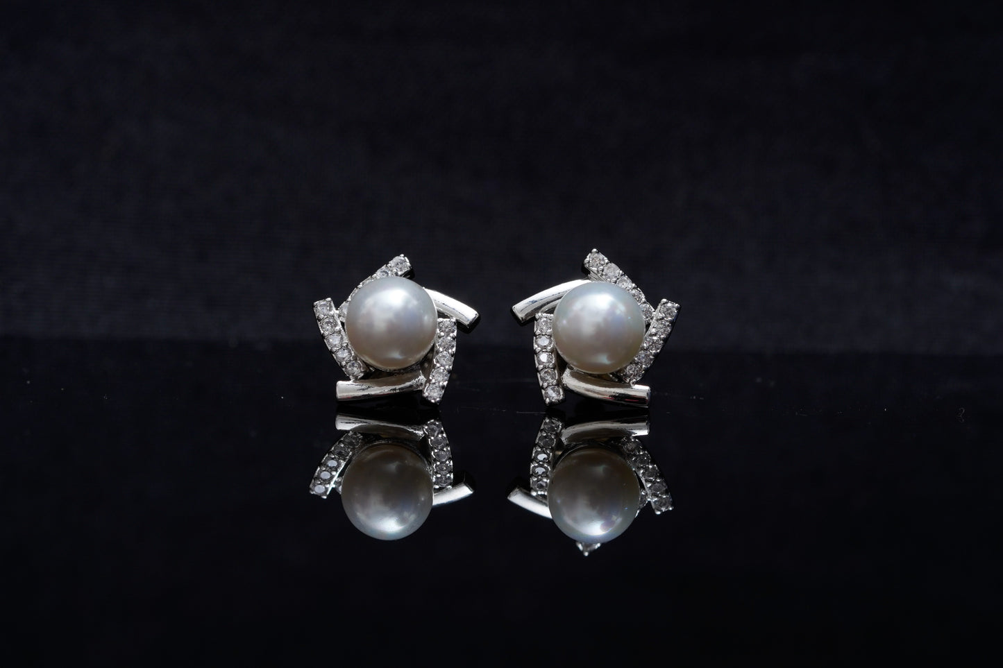 Cosmos pearl AD ear studs