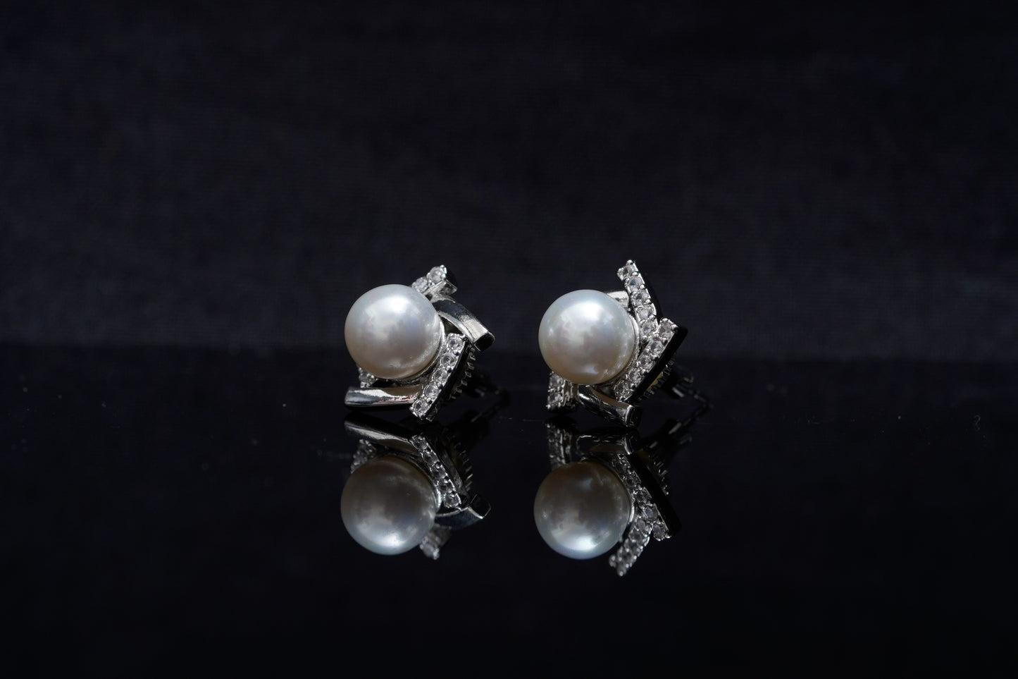 Cosmos pearl AD ear studs