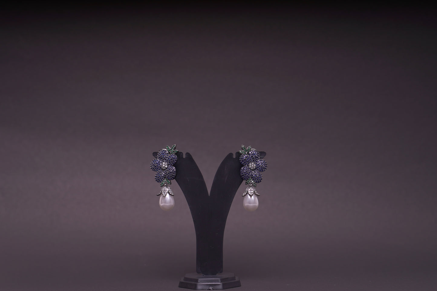 Exquisite flower shaped earrings with a pearl drop
