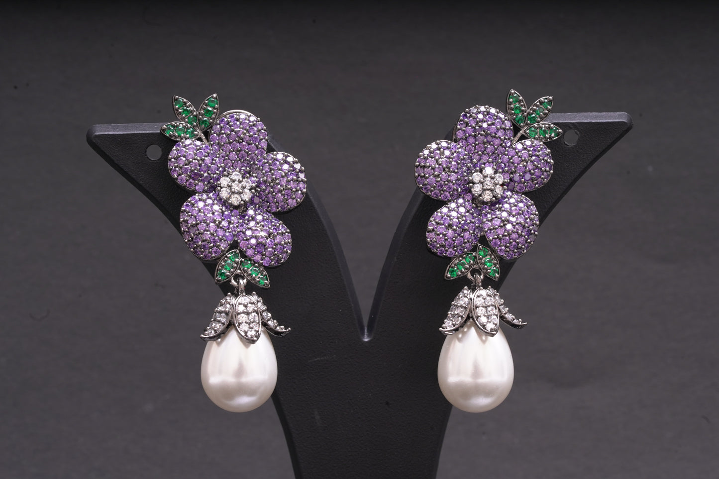 Exquisite flower shaped earrings with a pearl drop