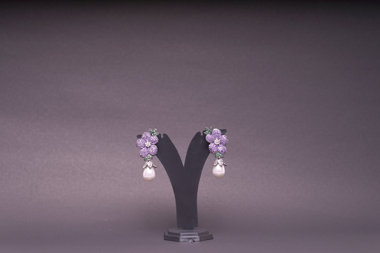 Exquisite flower shaped earrings with a pearl drop