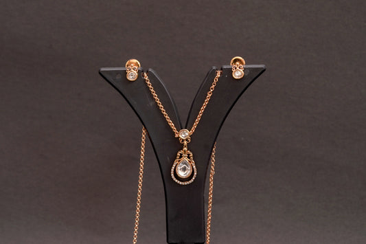 Gold finish pendant set in an adorable pineapple shape