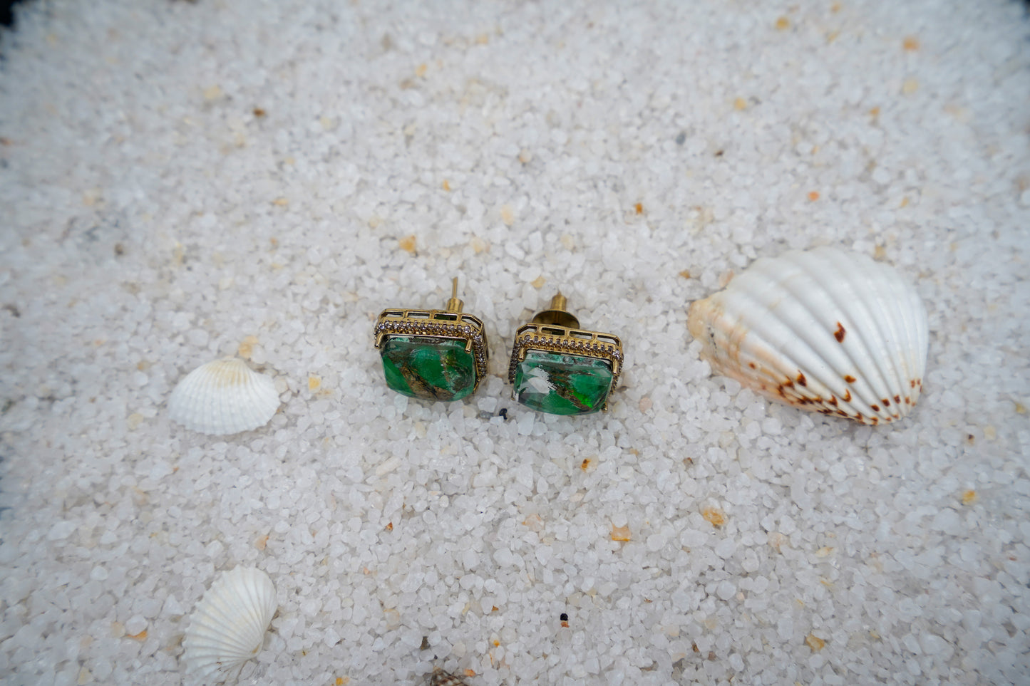 Iris enchanting green ear studs