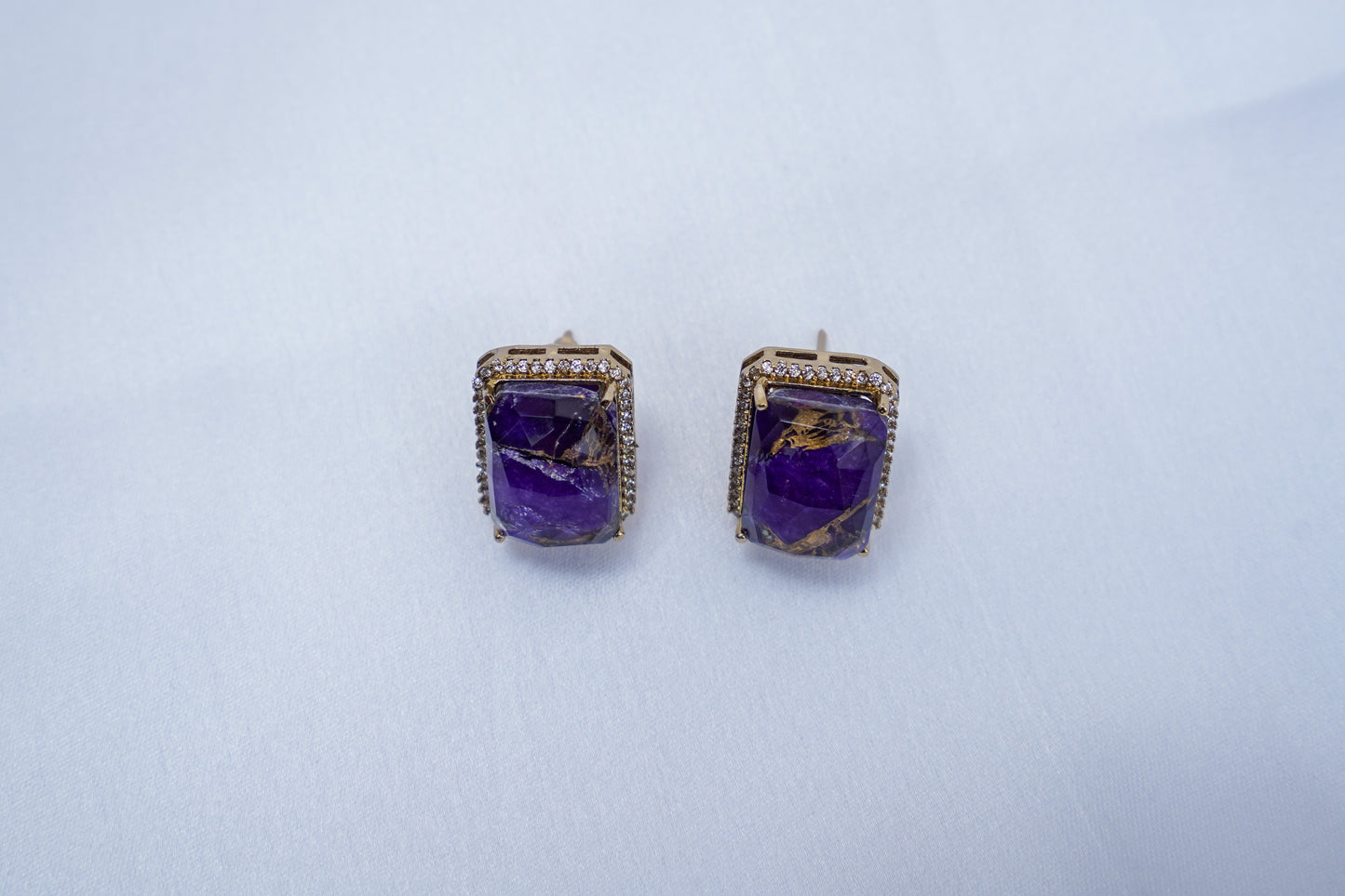 Iris enchanting purple ear studs