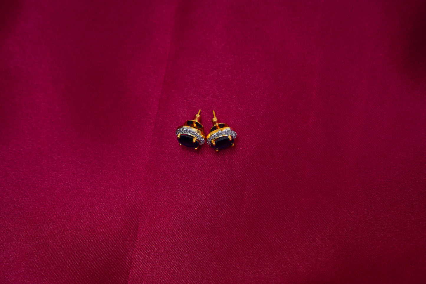 Kaia ear studs in blue