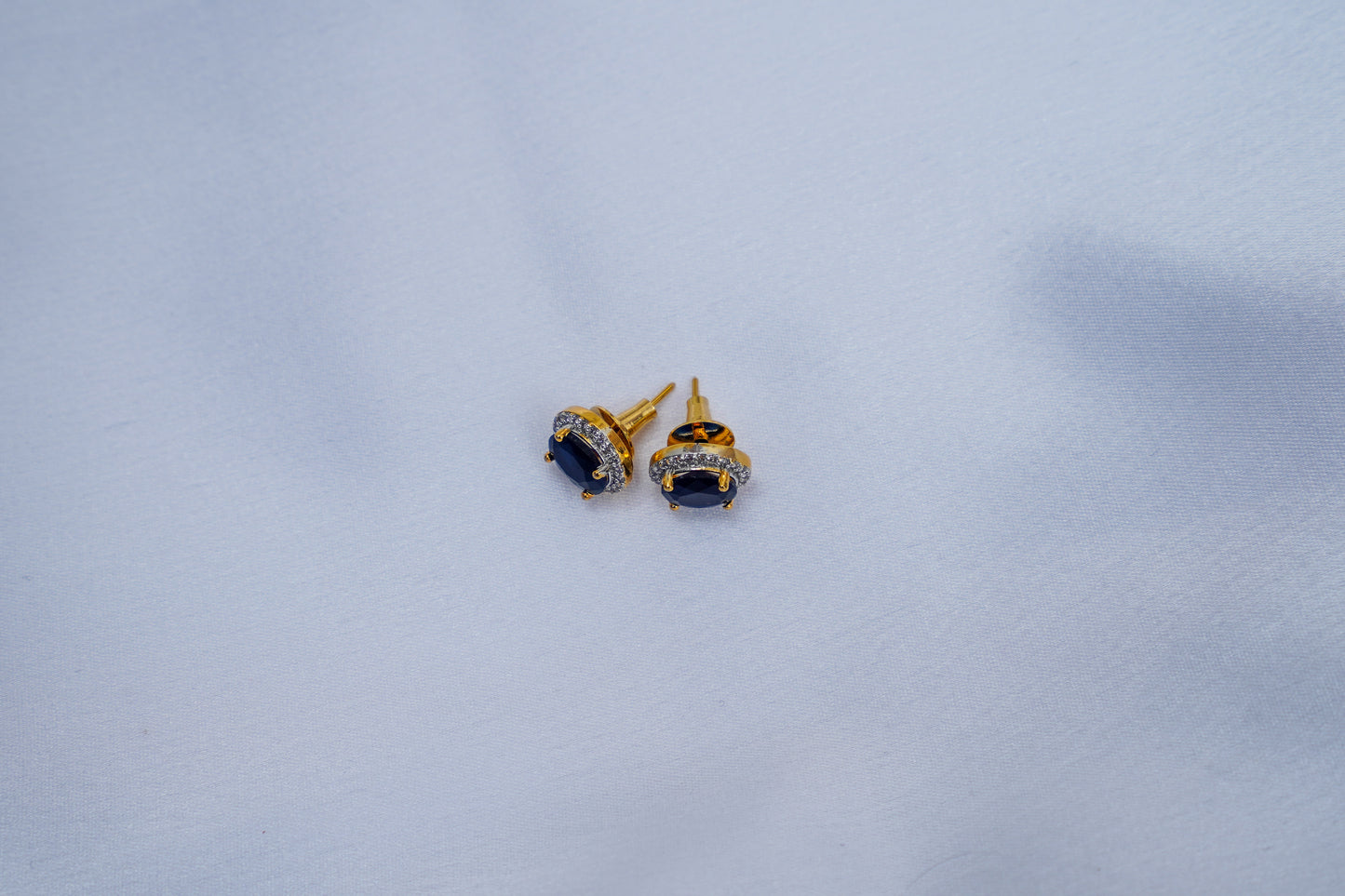 Kaia ear studs in blue