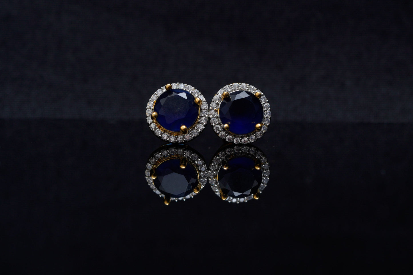 Kaia ear studs in blue