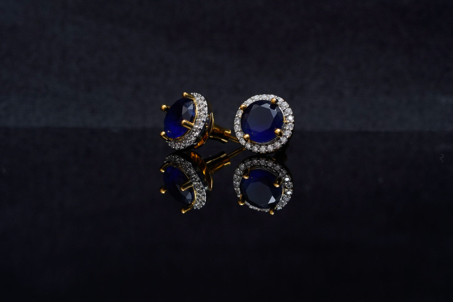 Kaia ear studs in blue