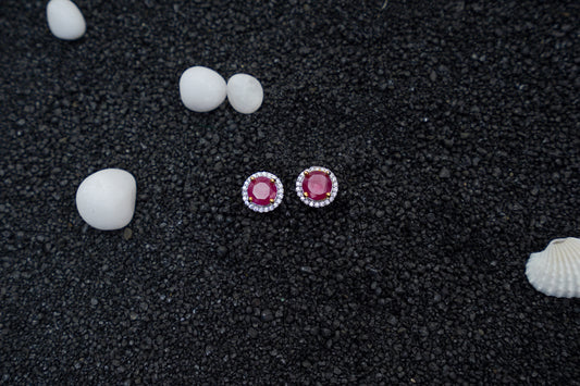 Kaia ear studs in red