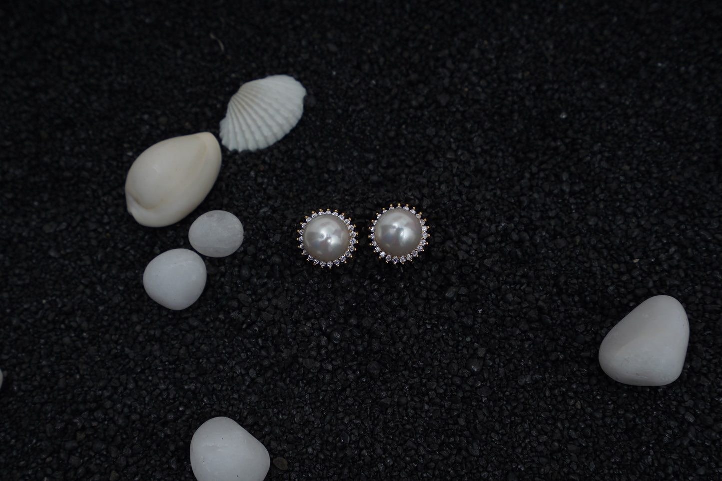 Laura Crown Pearl Ear Studs
