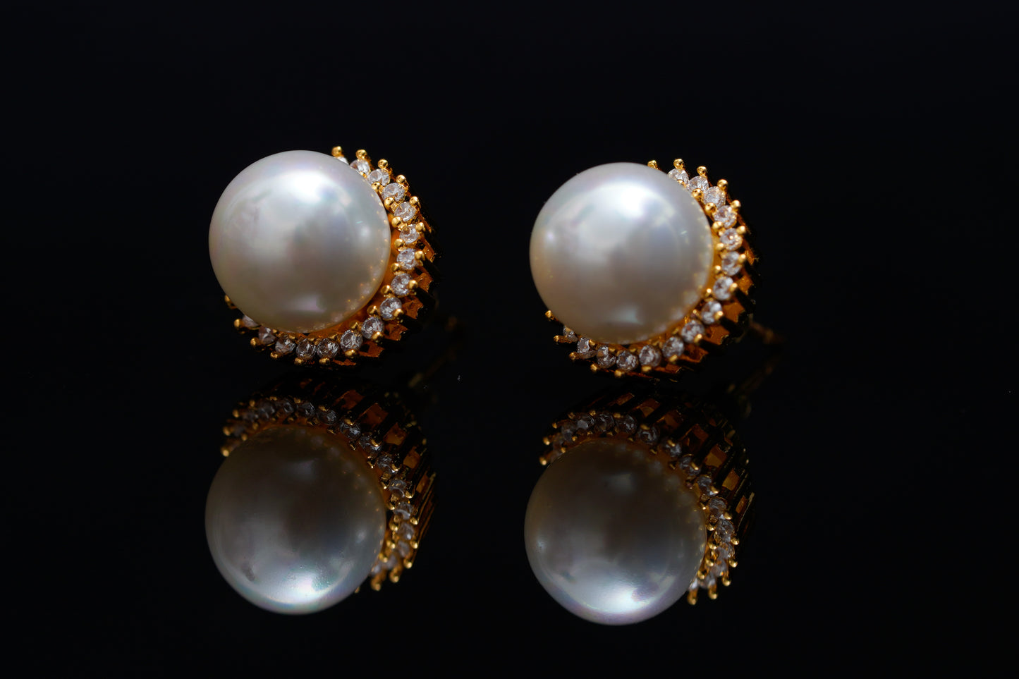 Laura Crown Pearl Ear Studs