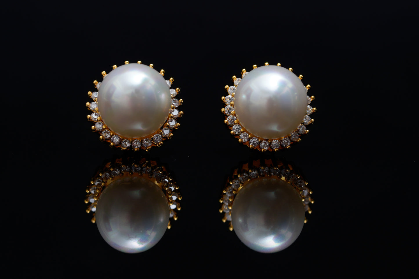 Laura Crown Pearl Ear Studs