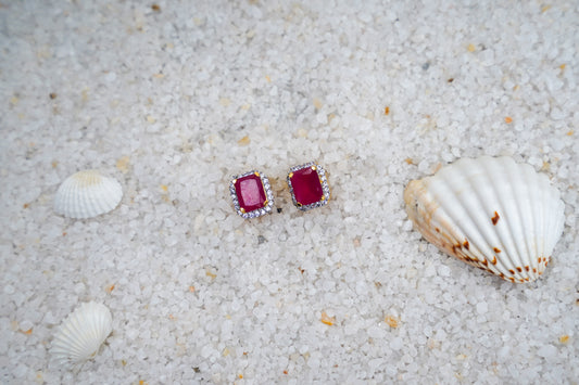Luvia ear studs in red