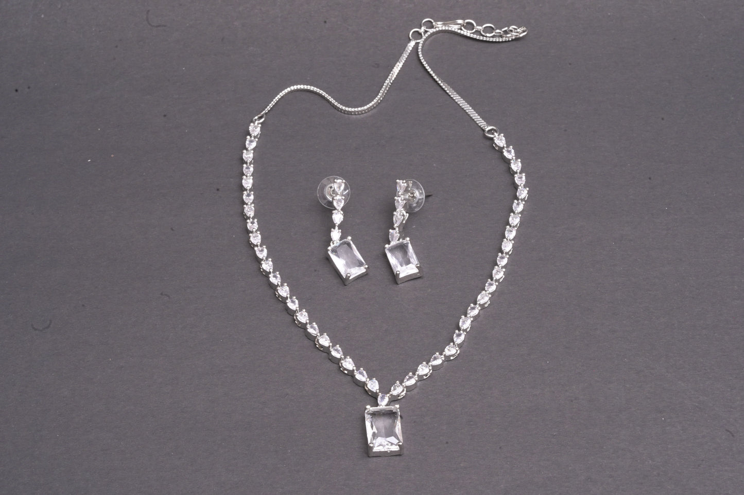 Timeless necklace set in real American diamonds