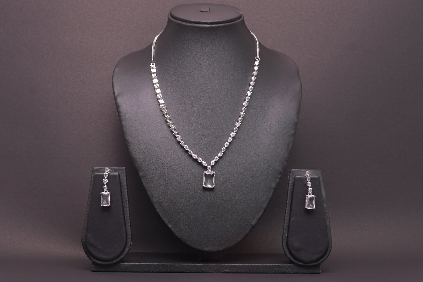 Timeless necklace set in real American diamonds